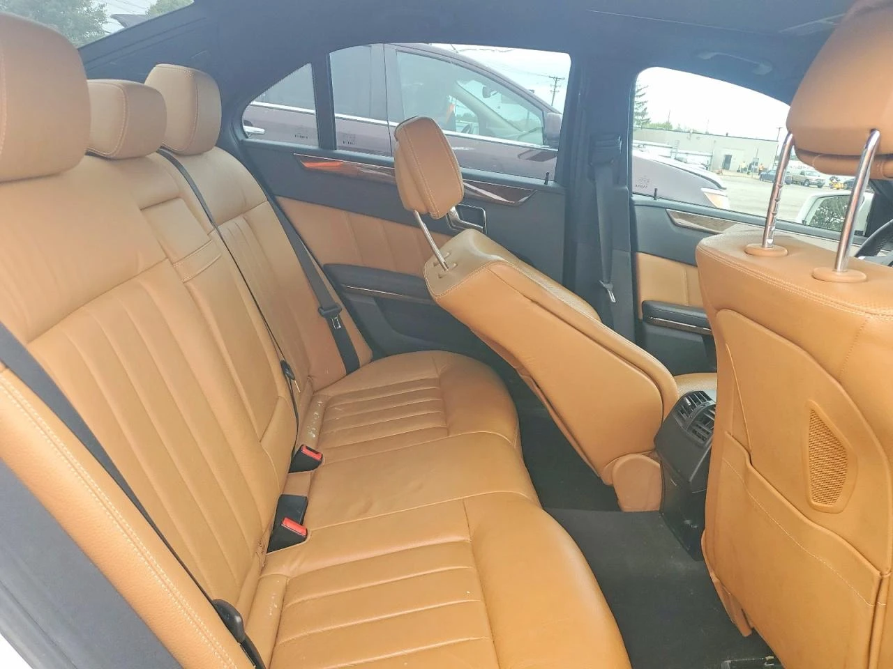 Mercedes-Benz E 500 AMG* 4MATIC* Harman Kardon* Обдухване* Масаж, снимка 9 - Автомобили и джипове - 54448677