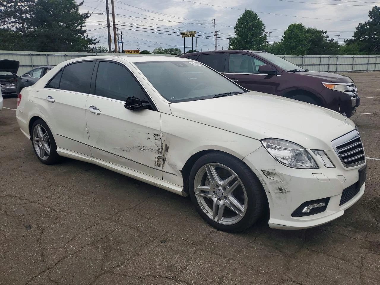 Mercedes-Benz E 500 AMG* 4MATIC* Harman Kardon* Обдухване* Масаж, снимка 3 - Автомобили и джипове - 54448677