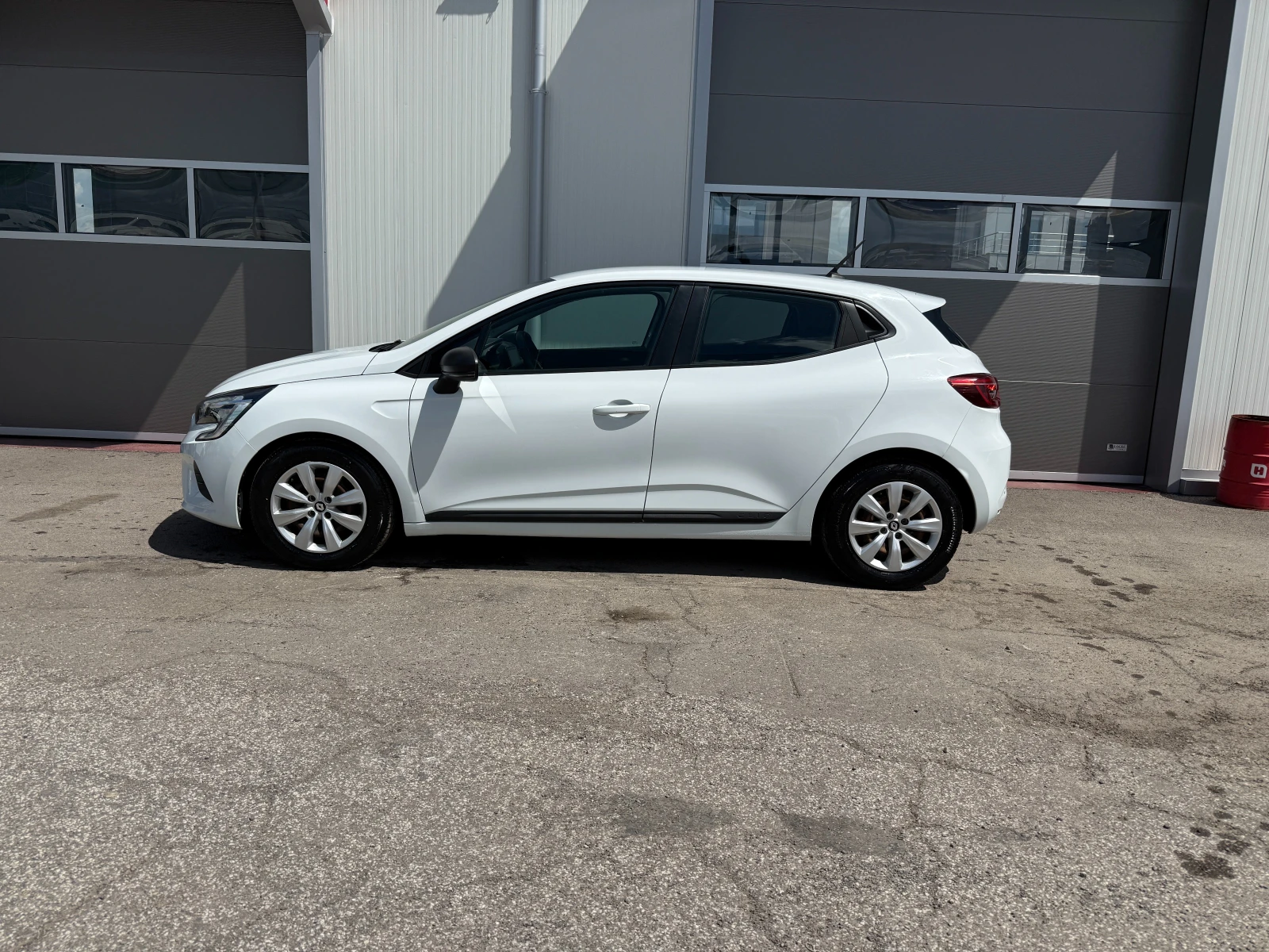 Renault Clio Фабрична Гаранция Върнат от лизинг. Фабрична газ, снимка 2 - Автомобили и джипове - 54701964