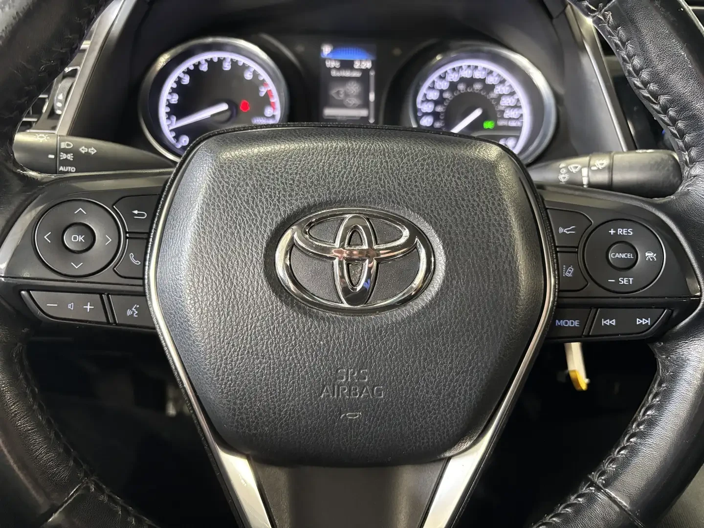 Toyota Camry SE, снимка 16 - Автомобили и джипове - 54835303