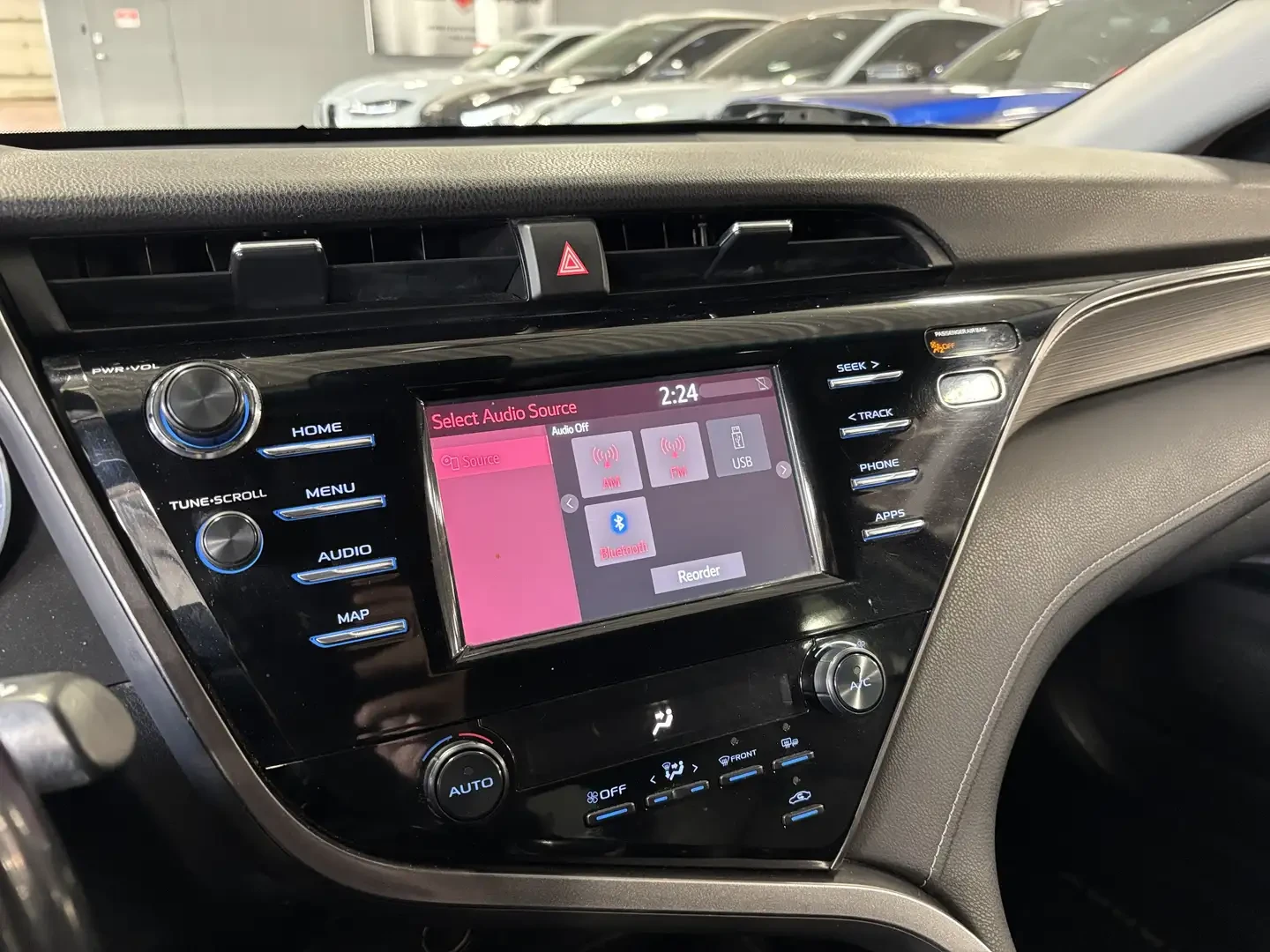 Toyota Camry SE, снимка 13 - Автомобили и джипове - 54835303