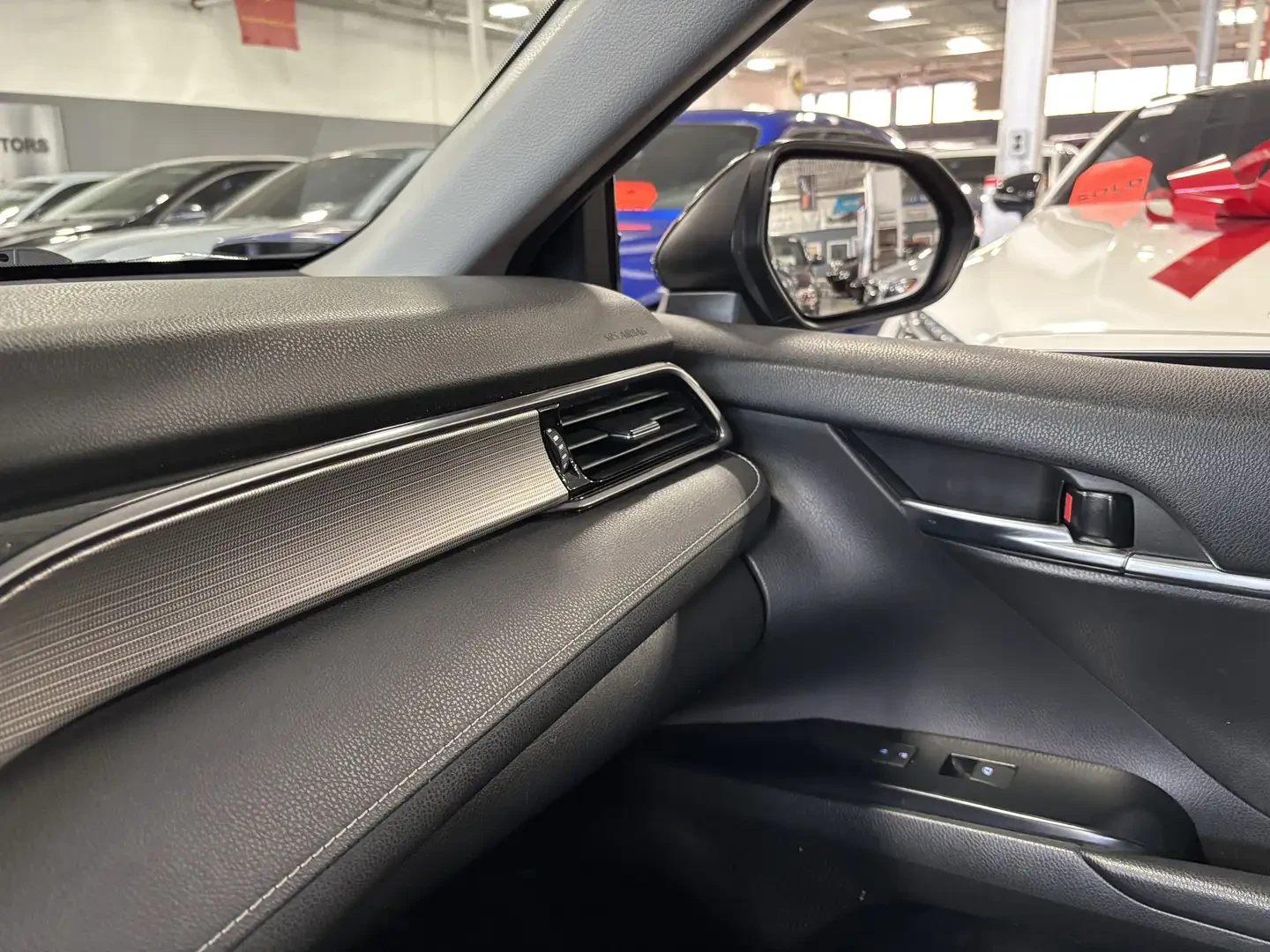 Toyota Camry SE, снимка 12 - Автомобили и джипове - 54835303