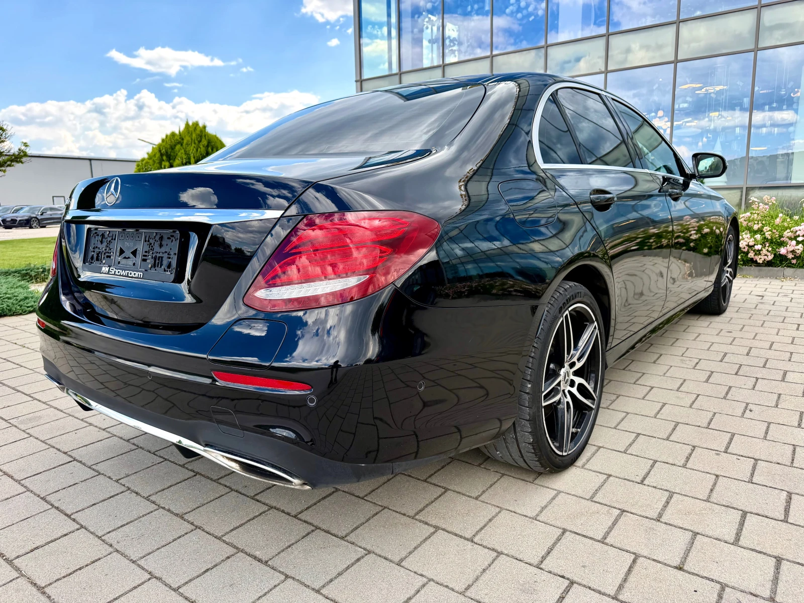 Mercedes-Benz E 350 AMG-PLUG-IN-BURMASTER-КАМЕРA-WIDESCREEN-ПОДГРЕВ, снимка 5 - Автомобили и джипове - 54977489