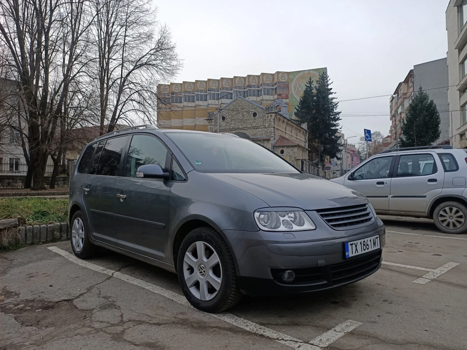 VW Touran, снимка 2 - Автомобили и джипове - 55197084
