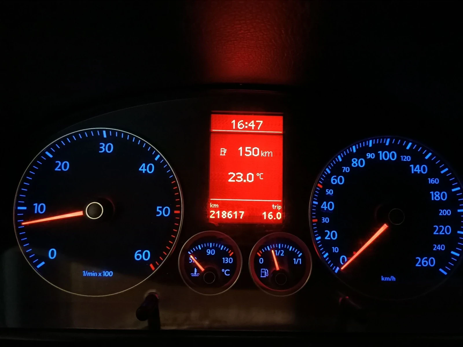 VW Touran, снимка 7 - Автомобили и джипове - 55197084
