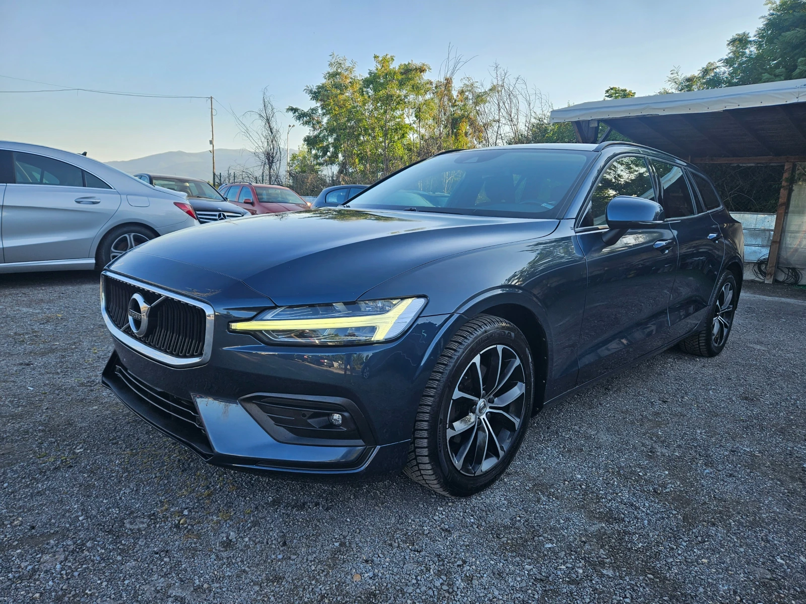 Volvo V60 2.0D3 ПЕРФЕКТНО, снимка 2 - Автомобили и джипове - 55485252
