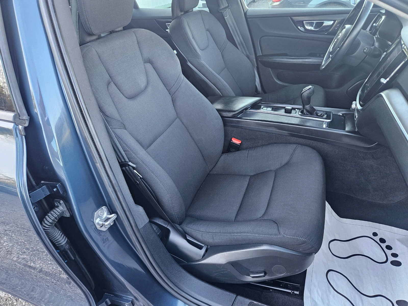 Volvo V60 2.0D3 ПЕРФЕКТНО, снимка 14 - Автомобили и джипове - 55485252