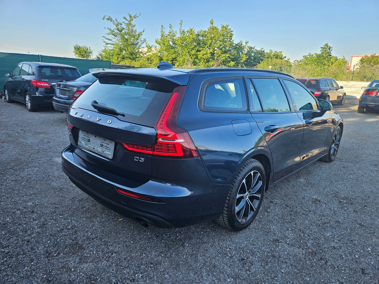 Volvo V60 2.0D3 ПЕРФЕКТНО, снимка 4 - Автомобили и джипове - 55485252