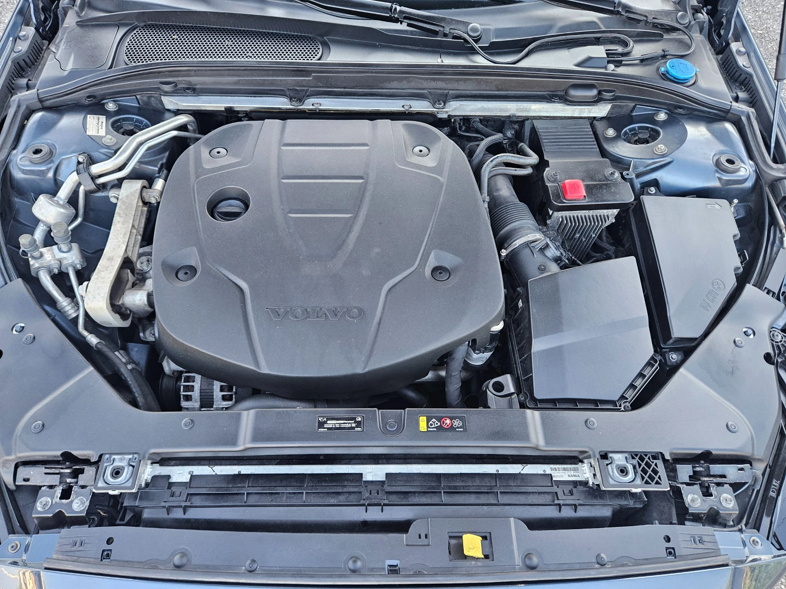 Volvo V60 2.0D3 ПЕРФЕКТНО, снимка 16 - Автомобили и джипове - 55485252