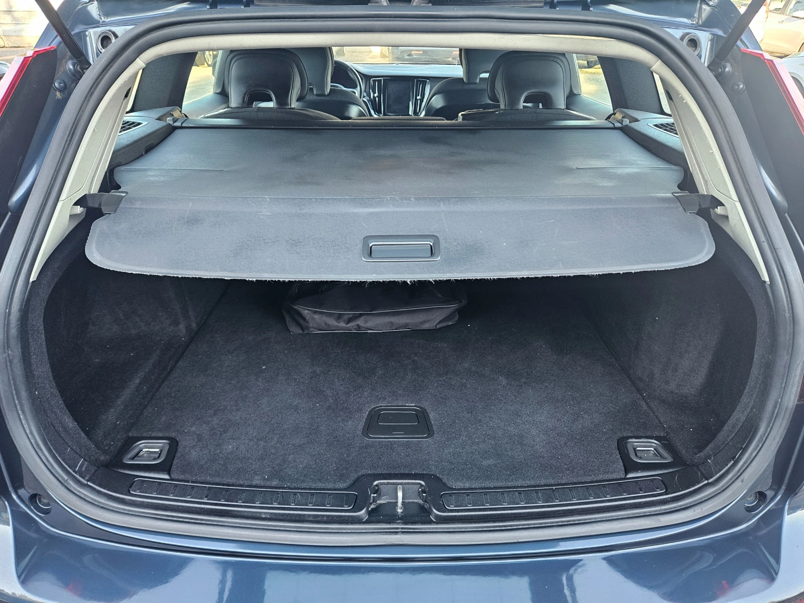 Volvo V60 2.0D3 ПЕРФЕКТНО, снимка 6 - Автомобили и джипове - 55485252