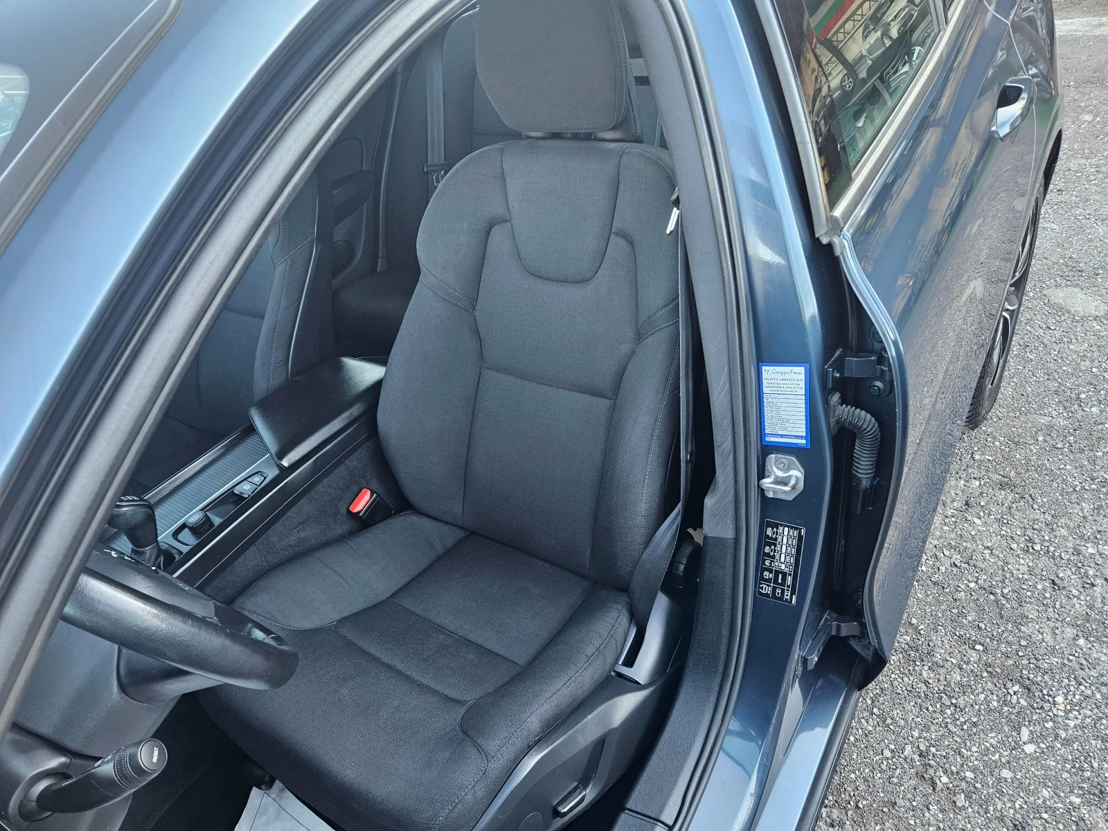 Volvo V60 2.0D3 ПЕРФЕКТНО, снимка 11 - Автомобили и джипове - 55485252