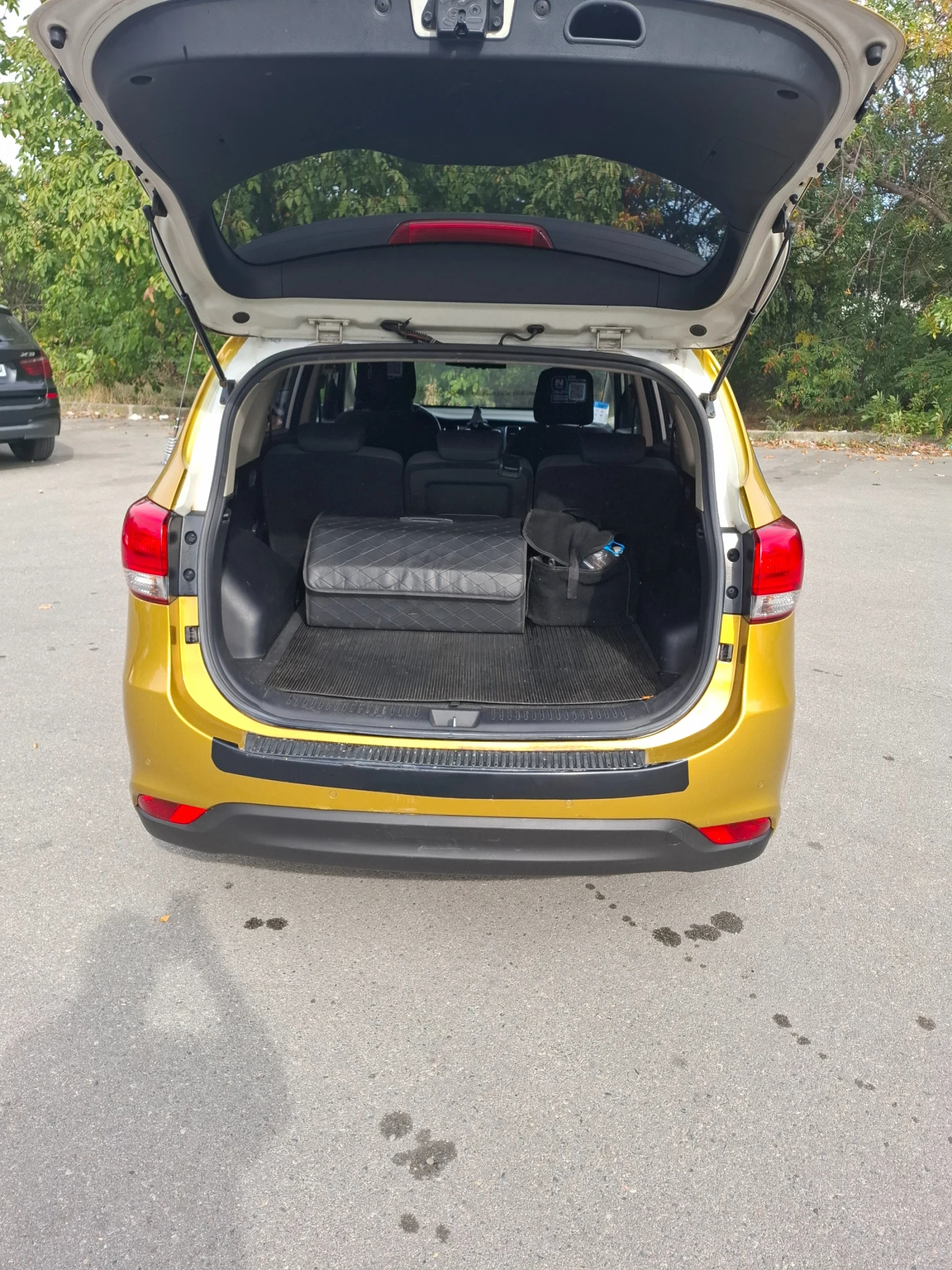 Kia Carens, снимка 6 - Автомобили и джипове - 56450999