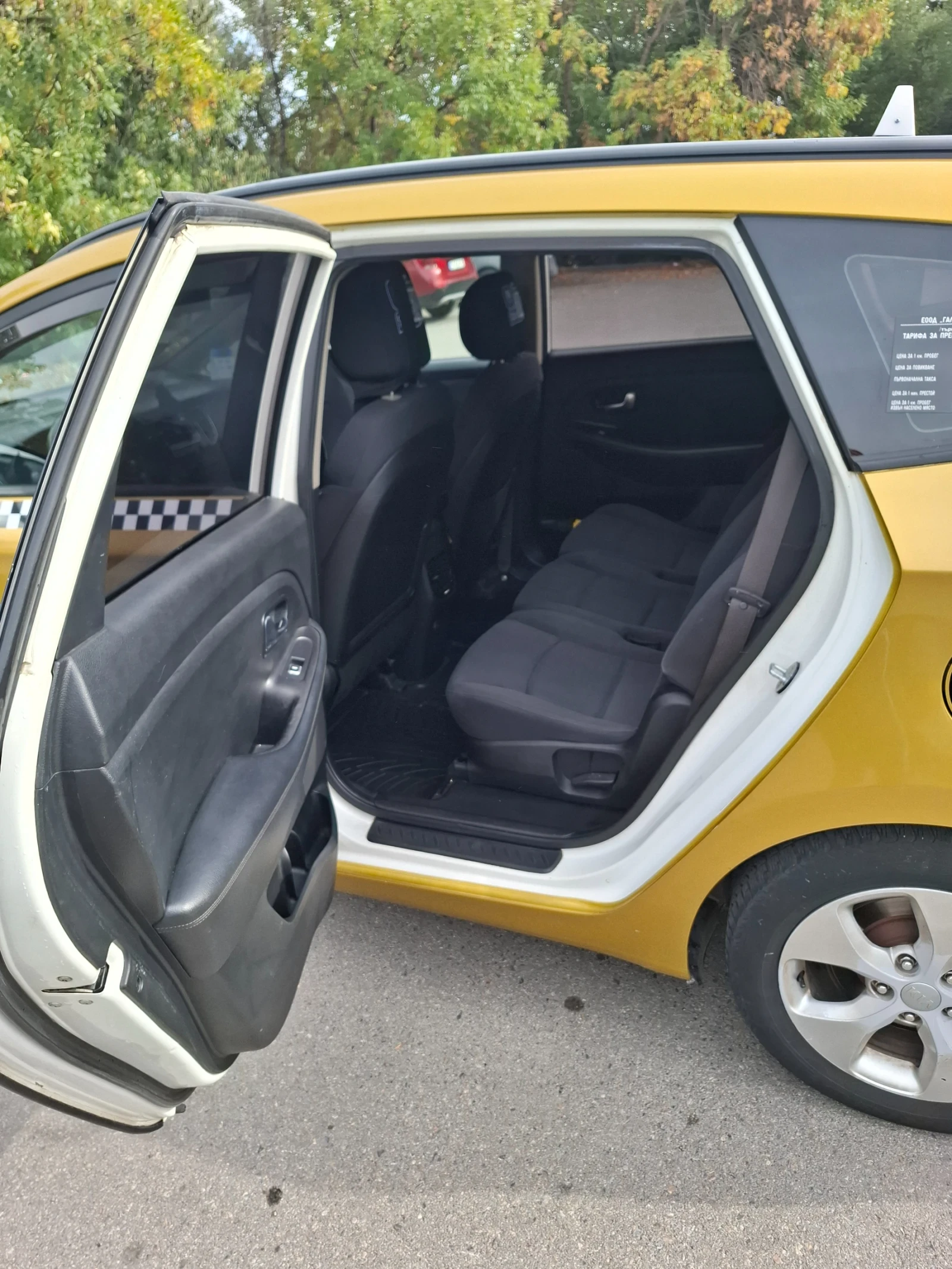 Kia Carens, снимка 2 - Автомобили и джипове - 56450999