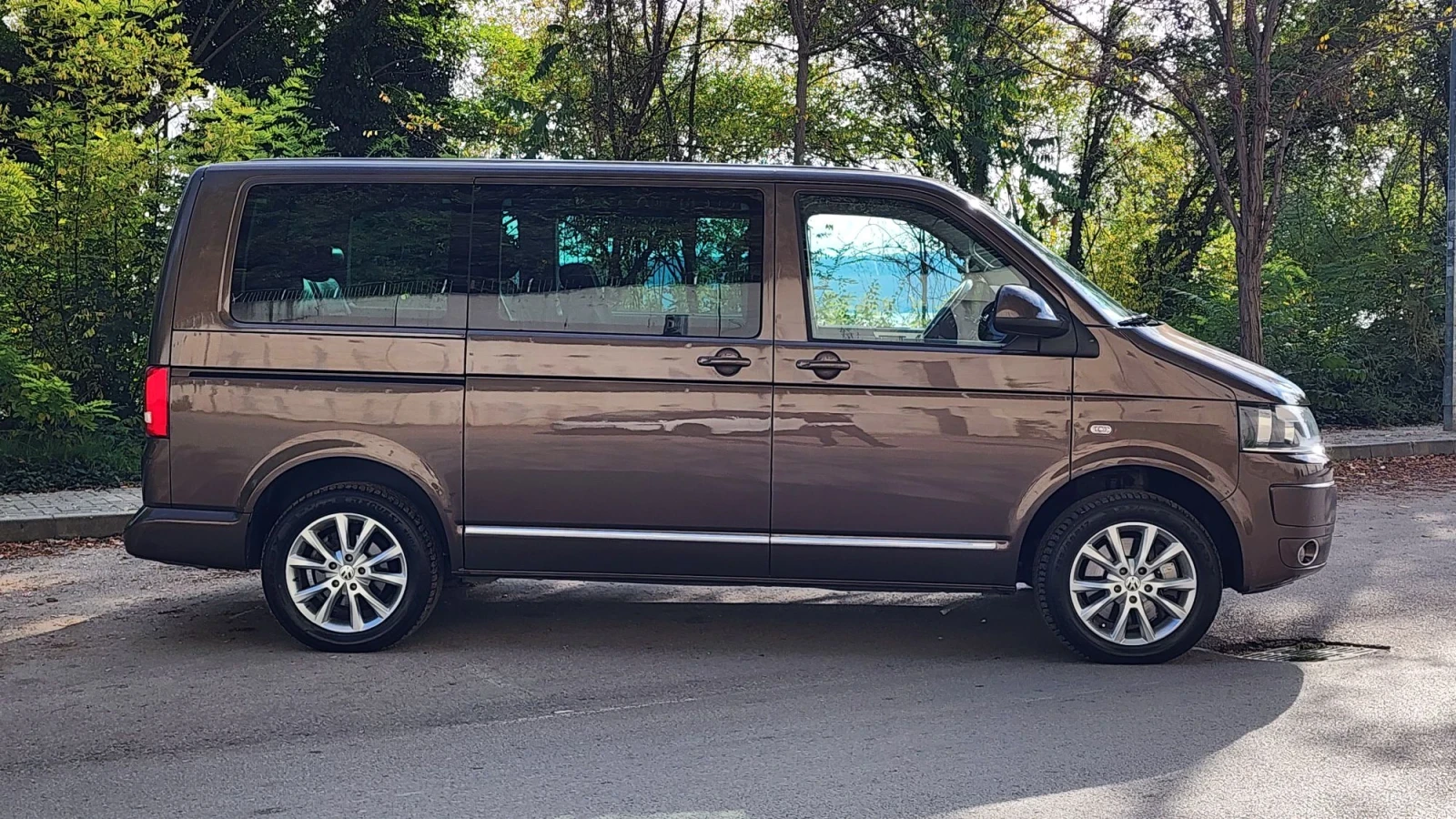 VW Multivan 2.0 TDI, снимка 2 - Автомобили и джипове - 56586848