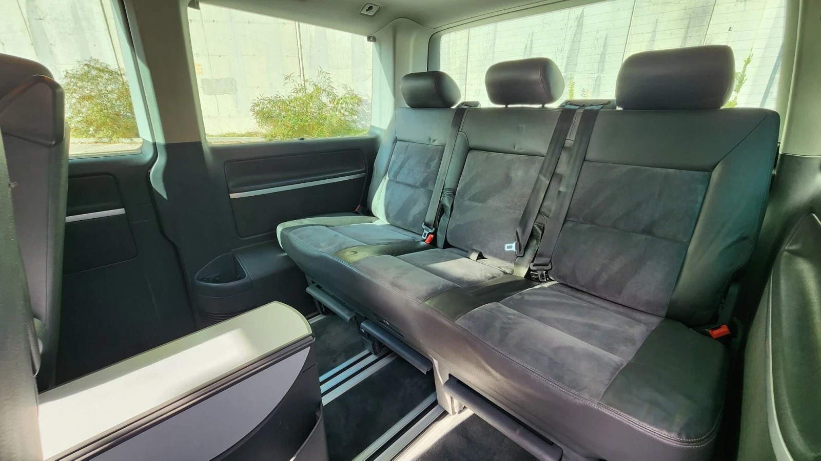 VW Multivan 2.0 TDI, снимка 13 - Автомобили и джипове - 56586848