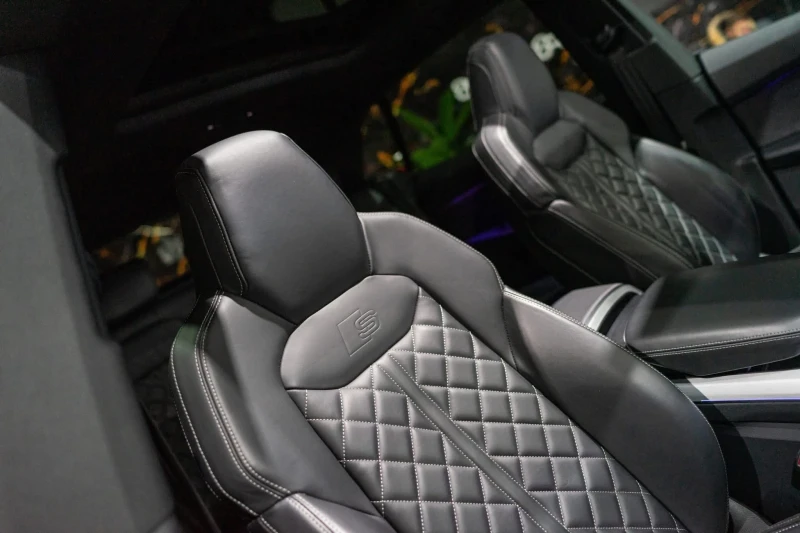 Audi SQ8 4.0D QUATTRO MATRIX B&O MEGA FULL ЛИЗИНГ 100%, снимка 13 - Автомобили и джипове - 52462438