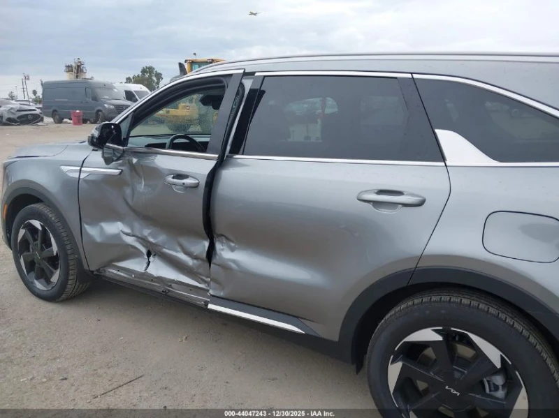 Kia Sorento 1.6l Hybrid Ex, снимка 6 - Автомобили и джипове - 53600414