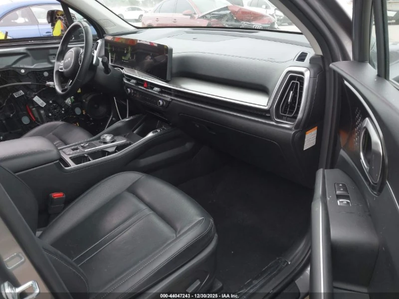 Kia Sorento 1.6l Hybrid Ex, снимка 5 - Автомобили и джипове - 53600414