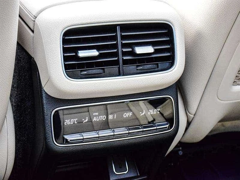 Mercedes-Benz GLE 350 * Дистроник * Burmester * Хед-ъп * , снимка 17 - Автомобили и джипове - 54043193