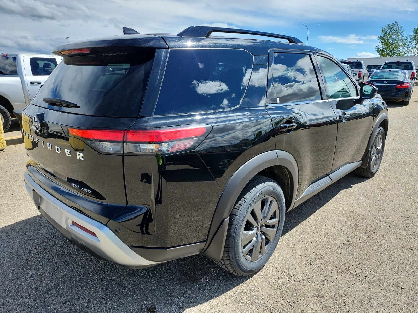 Nissan Pathfinder SV, снимка 5 - Автомобили и джипове - 54975282