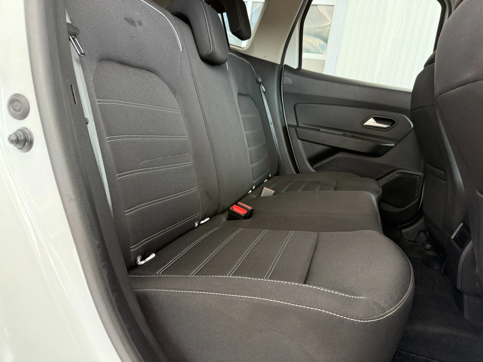 Dacia Duster 1.5 dci 4x4 върнат от Лизинг Реален пробег, снимка 11 - Автомобили и джипове - 55454019
