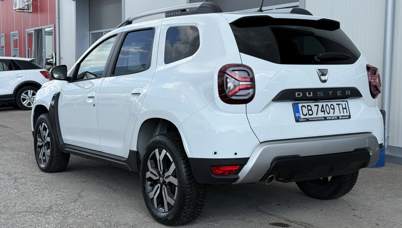 Dacia Duster 1.5 dci 4x4 върнат от Лизинг Реален пробег, снимка 2 - Автомобили и джипове - 55454019