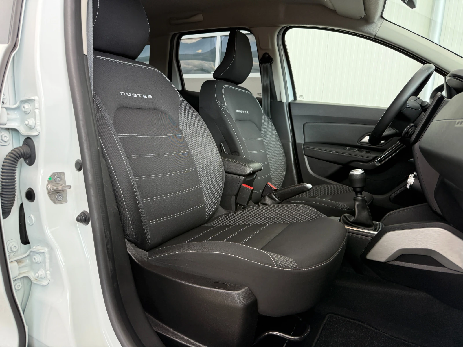 Dacia Duster 1.5 dci 4x4 върнат от Лизинг Реален пробег, снимка 9 - Автомобили и джипове - 55454019