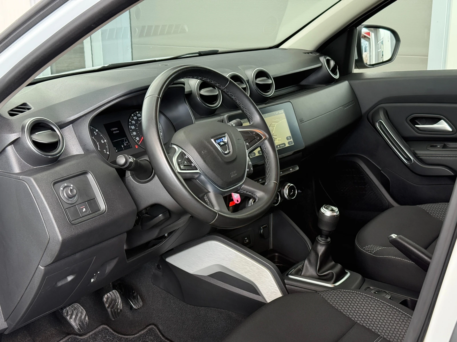 Dacia Duster 1.5 dci 4x4 върнат от Лизинг Реален пробег, снимка 6 - Автомобили и джипове - 55454019