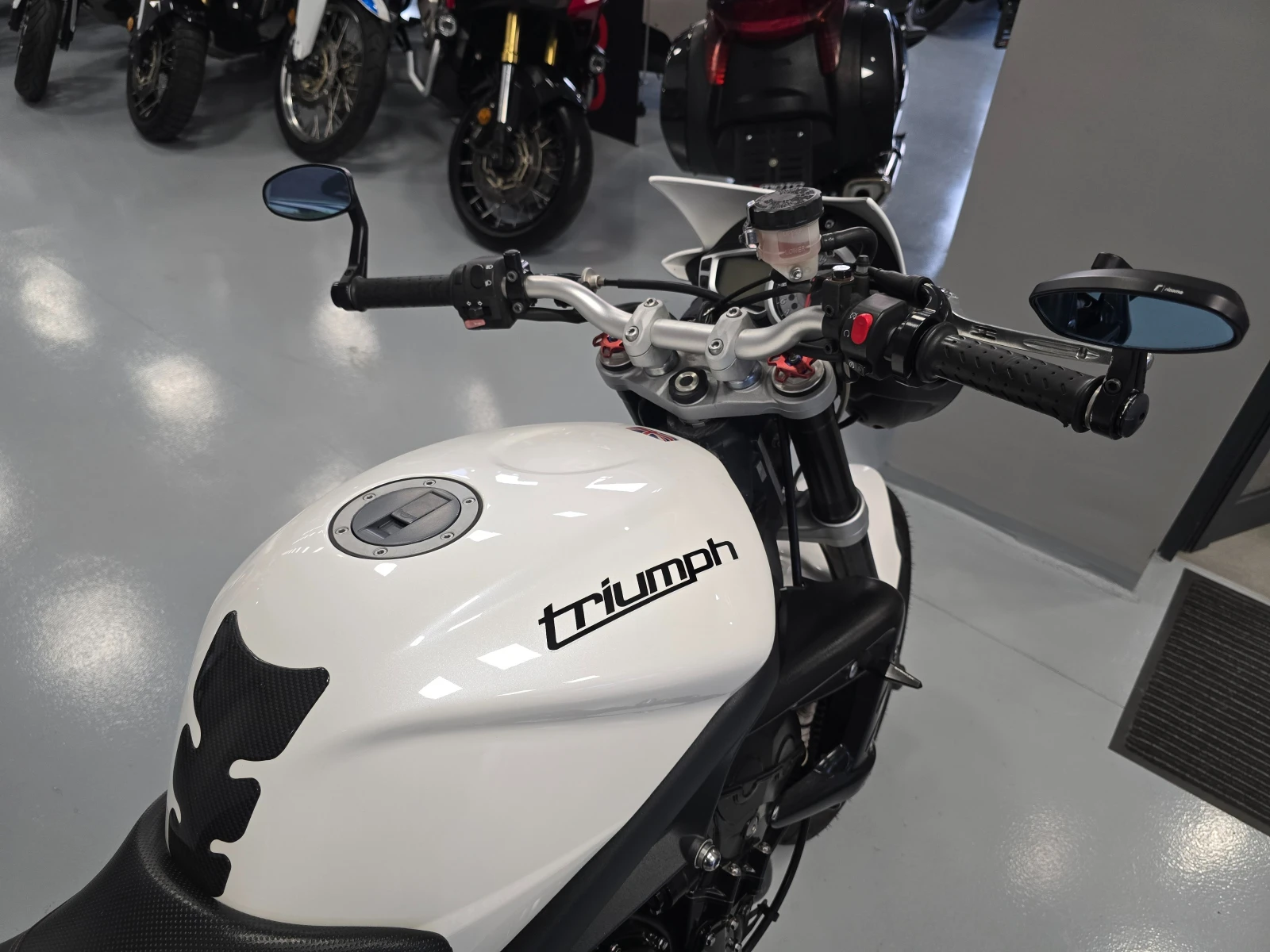 Triumph Street Triple 675 R, 2011г. - изображение 10
