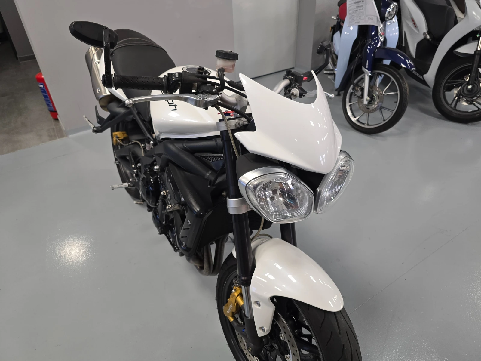 Triumph Street Triple 675 R, 2011г. - изображение 8