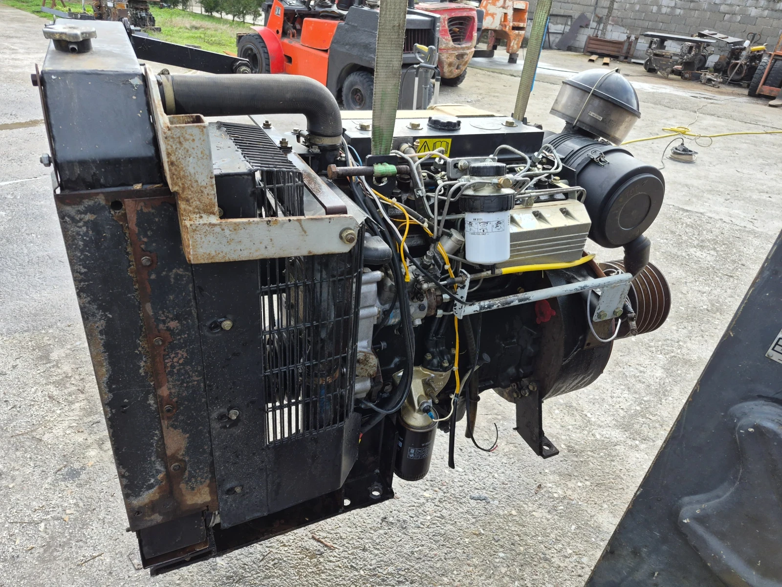 Багер Cat Двигател Perkins 1104 - изображение 3