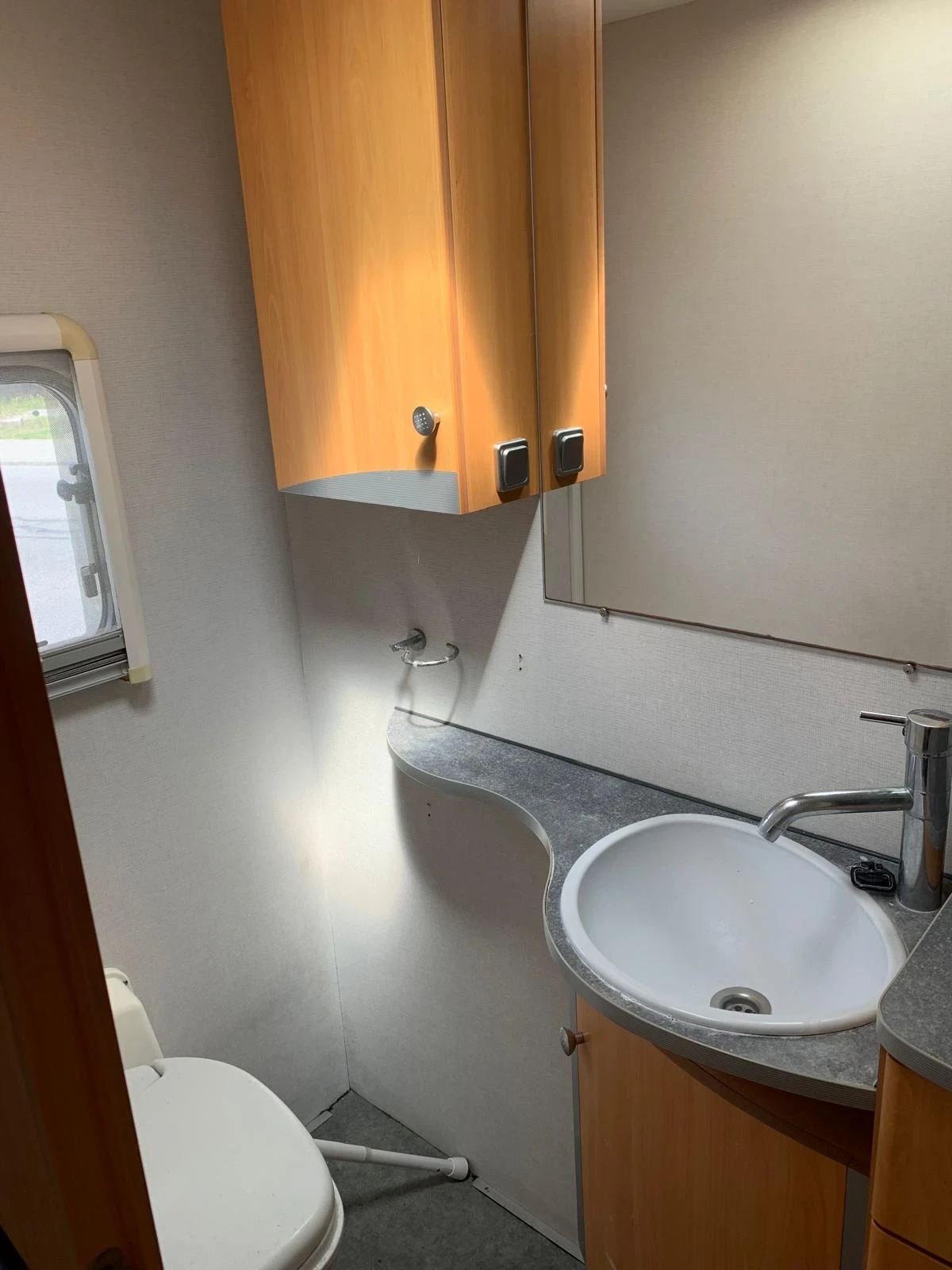  Pilote | Mobile.bg   14