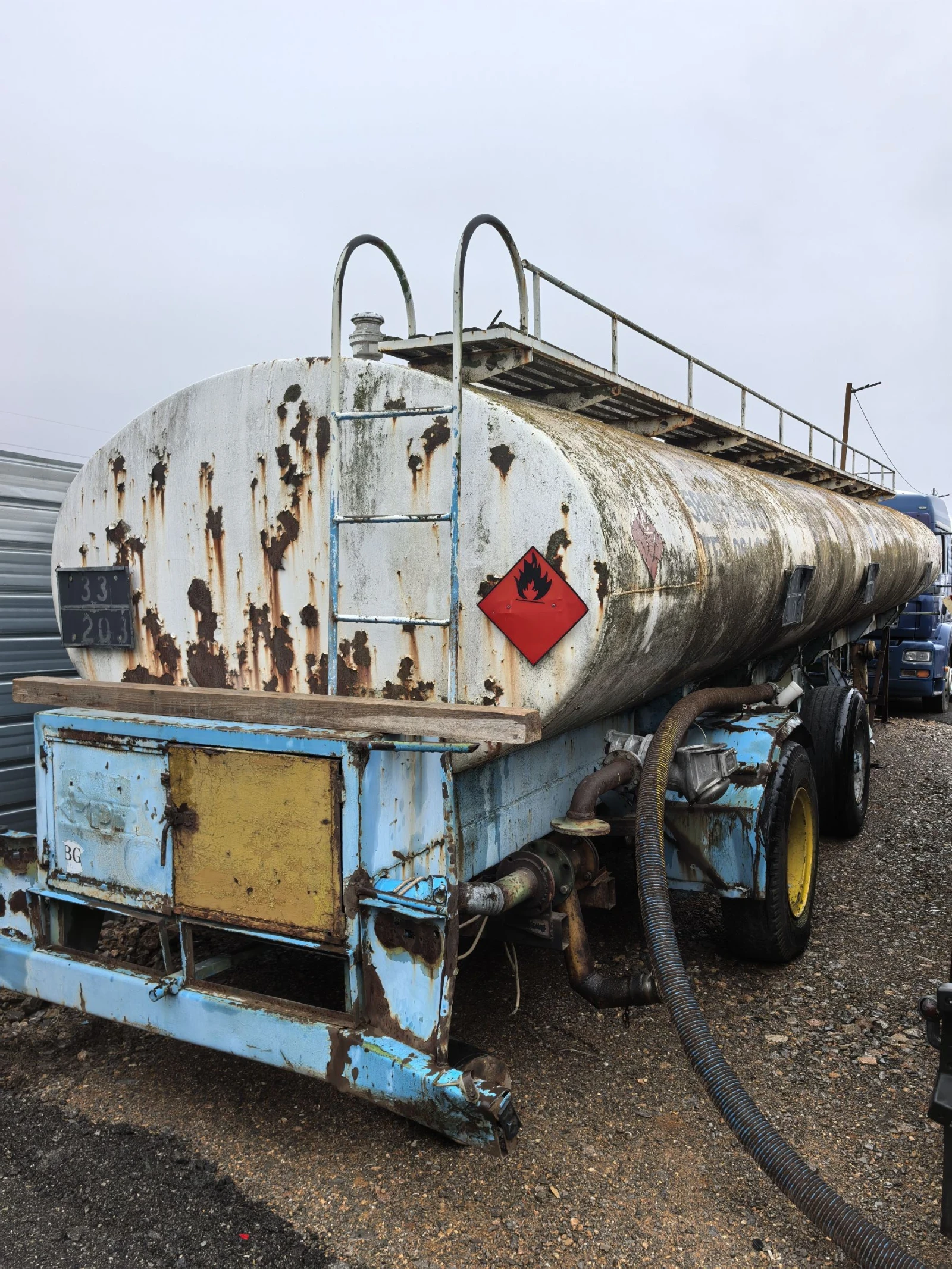 Полуремарке Други Цистерна , снимка 2 - Ремаркета - 53708335