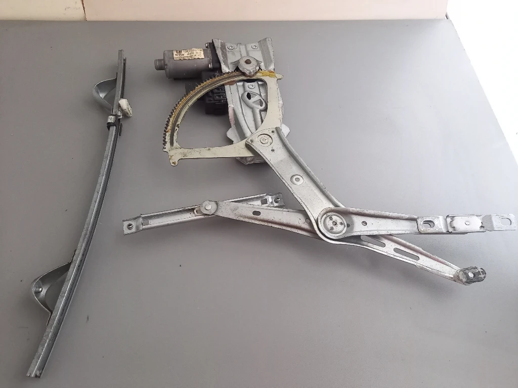 Ел машинка стъкло стъклоповдигач предна лява Опел Астра Н  (5)