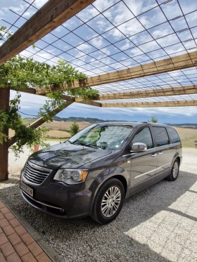 Chrysler Town and Country Touring, снимка 1