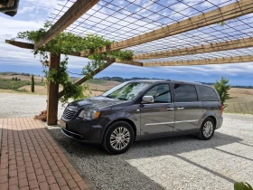 Обява за продажба на Chrysler Town and Country Touring ~34 000 лв. - изображение 1