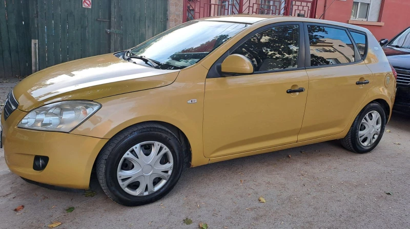 Kia Ceed 1.4, снимка 1 - Автомобили и джипове - 47532794