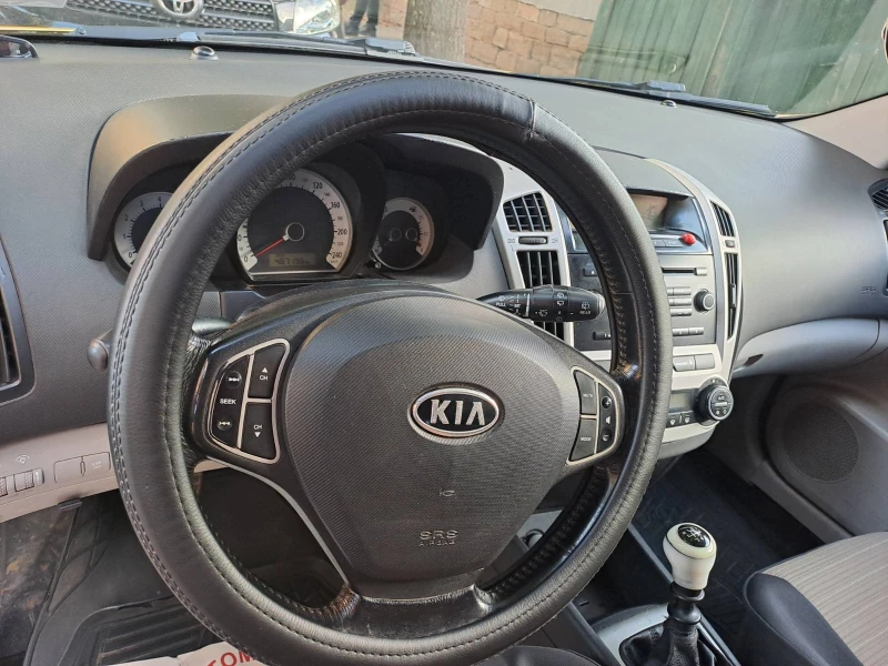 Kia Ceed 1.4, снимка 9 - Автомобили и джипове - 47532794