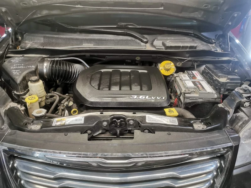 Chrysler Town and Country Touring, снимка 8 - Автомобили и джипове - 52027844