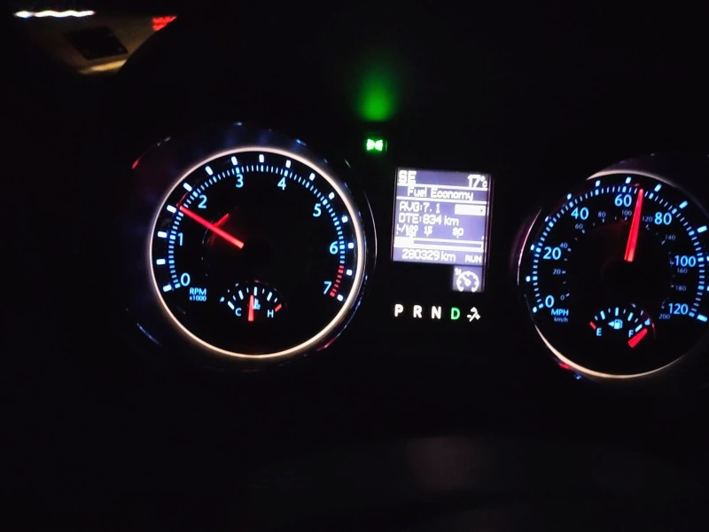 Chrysler Town and Country Touring, снимка 10 - Автомобили и джипове - 52027844