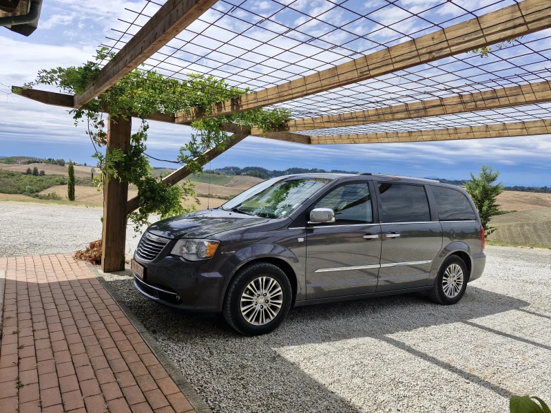 Chrysler Town and Country Touring, снимка 2 - Автомобили и джипове - 52027844