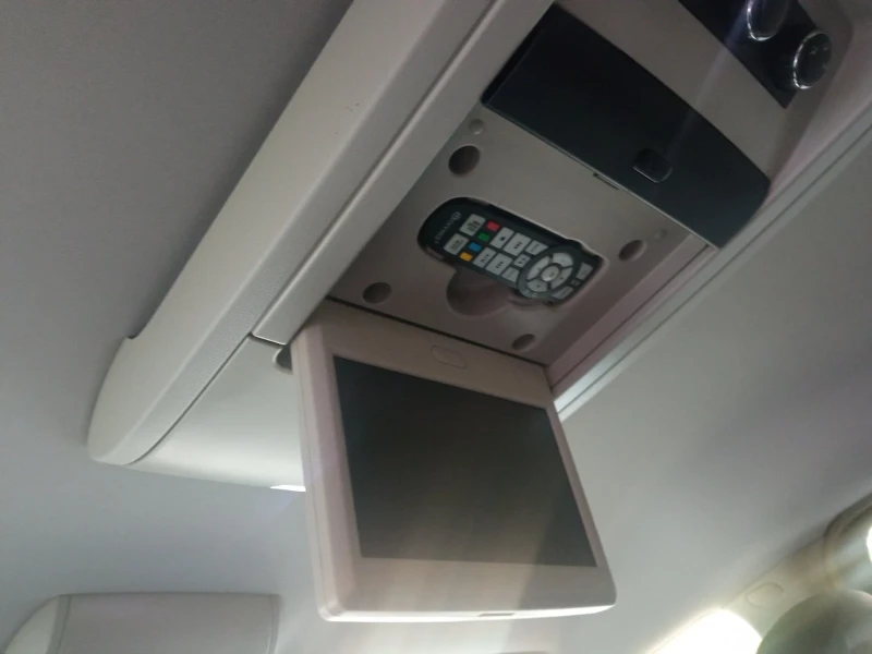 Chrysler Town and Country Touring, снимка 4 - Автомобили и джипове - 52027844