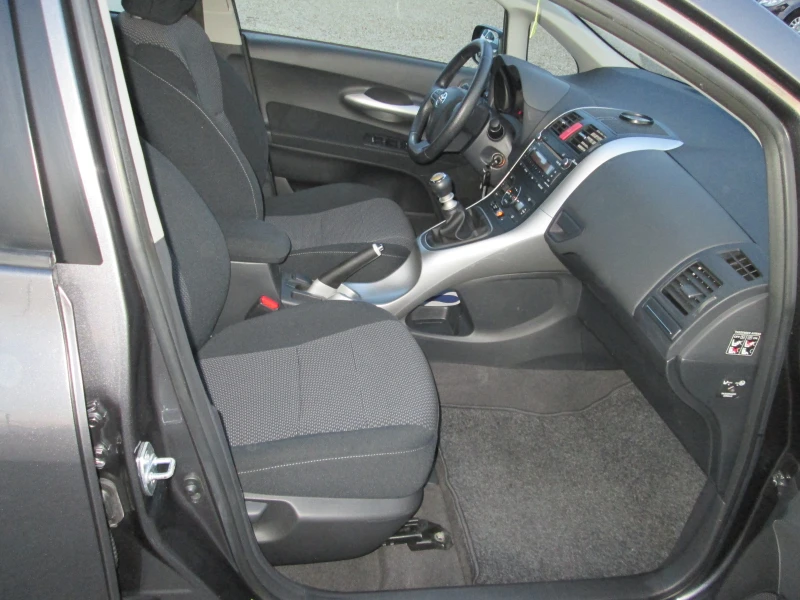 Toyota Auris 2.0d4d Facelift-Сервизна история-НОВА!!!, снимка 16 - Автомобили и джипове - 52727378