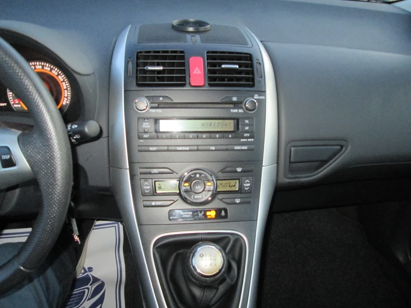 Toyota Auris 2.0d4d Facelift-Сервизна история-НОВА!!!, снимка 13 - Автомобили и джипове - 52727378