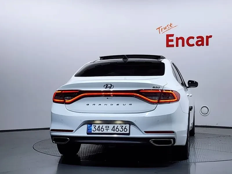 Hyundai Grandeur 2.2 Diesel Premium, снимка 4 - Автомобили и джипове - 55643478