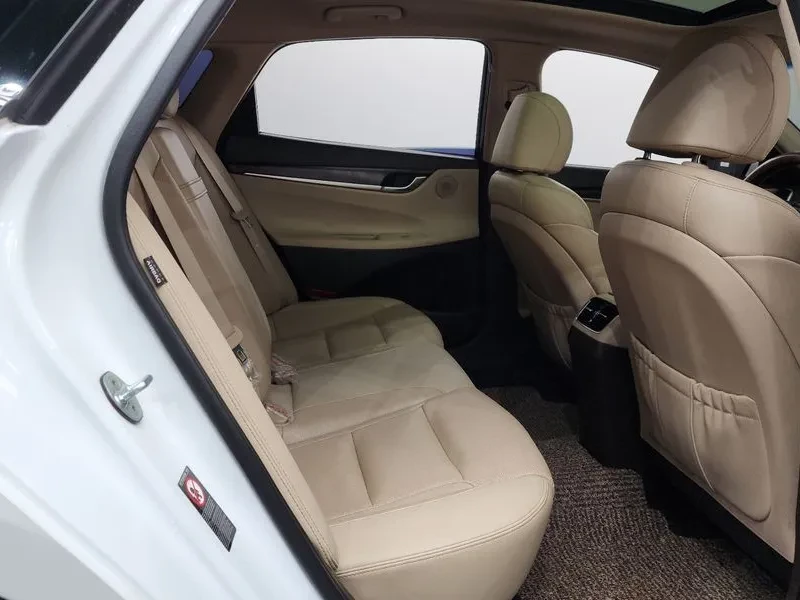 Hyundai Grandeur 2.2 Diesel Premium, снимка 11 - Автомобили и джипове - 55643478