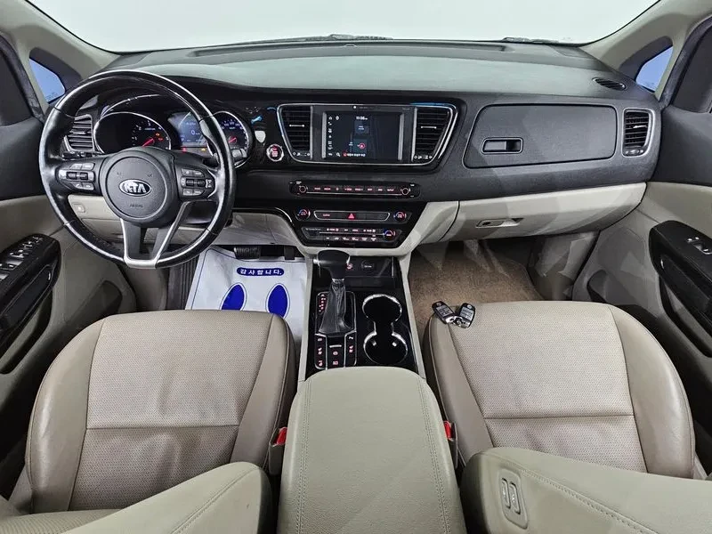 Kia Carnival 9-Seater Prestige, снимка 7 - Автомобили и джипове - 56117028