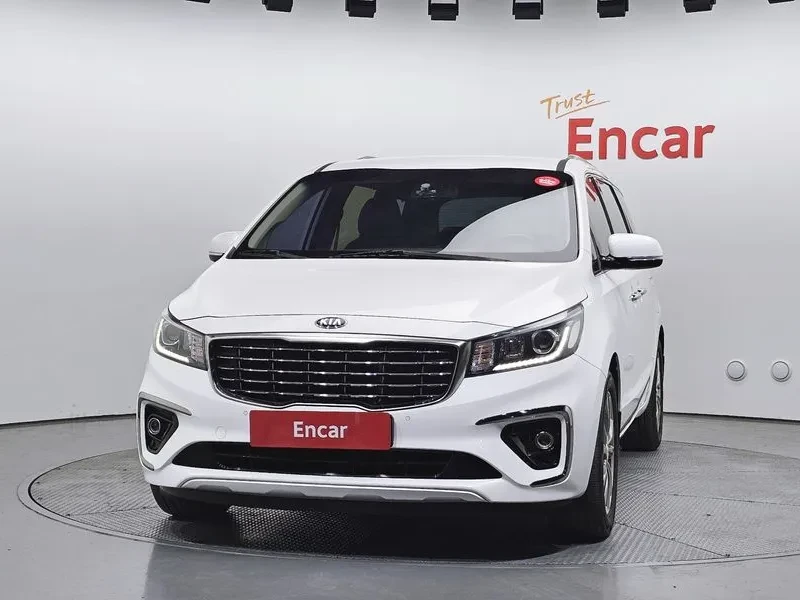 Kia Carnival 9-Seater Prestige, снимка 3 - Автомобили и джипове - 56117028