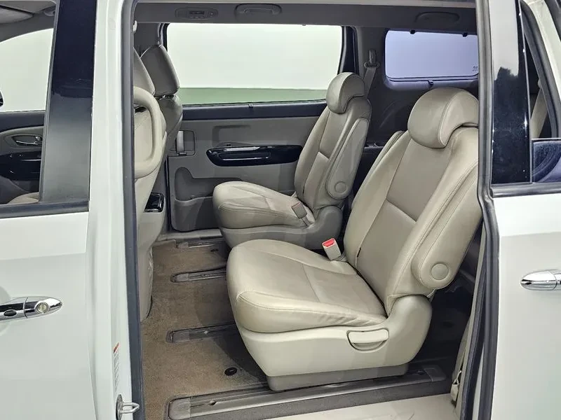 Kia Carnival 9-Seater Prestige, снимка 11 - Автомобили и джипове - 56117028