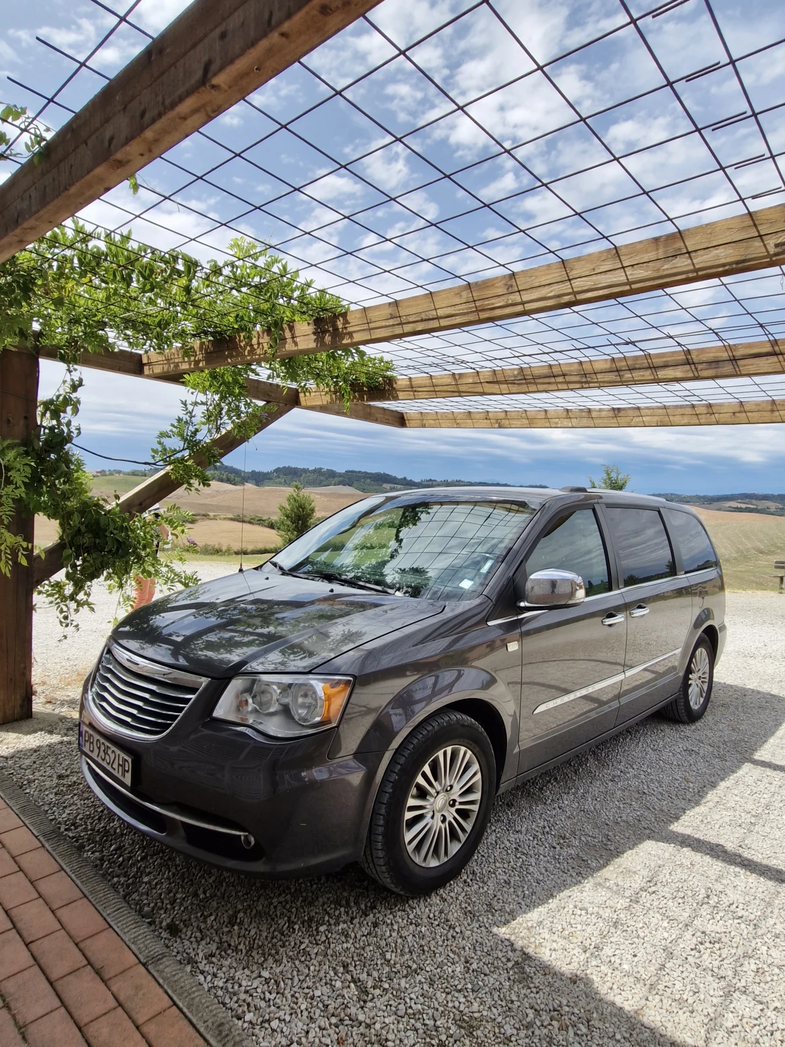 Chrysler Town and Country Touring, снимка 1